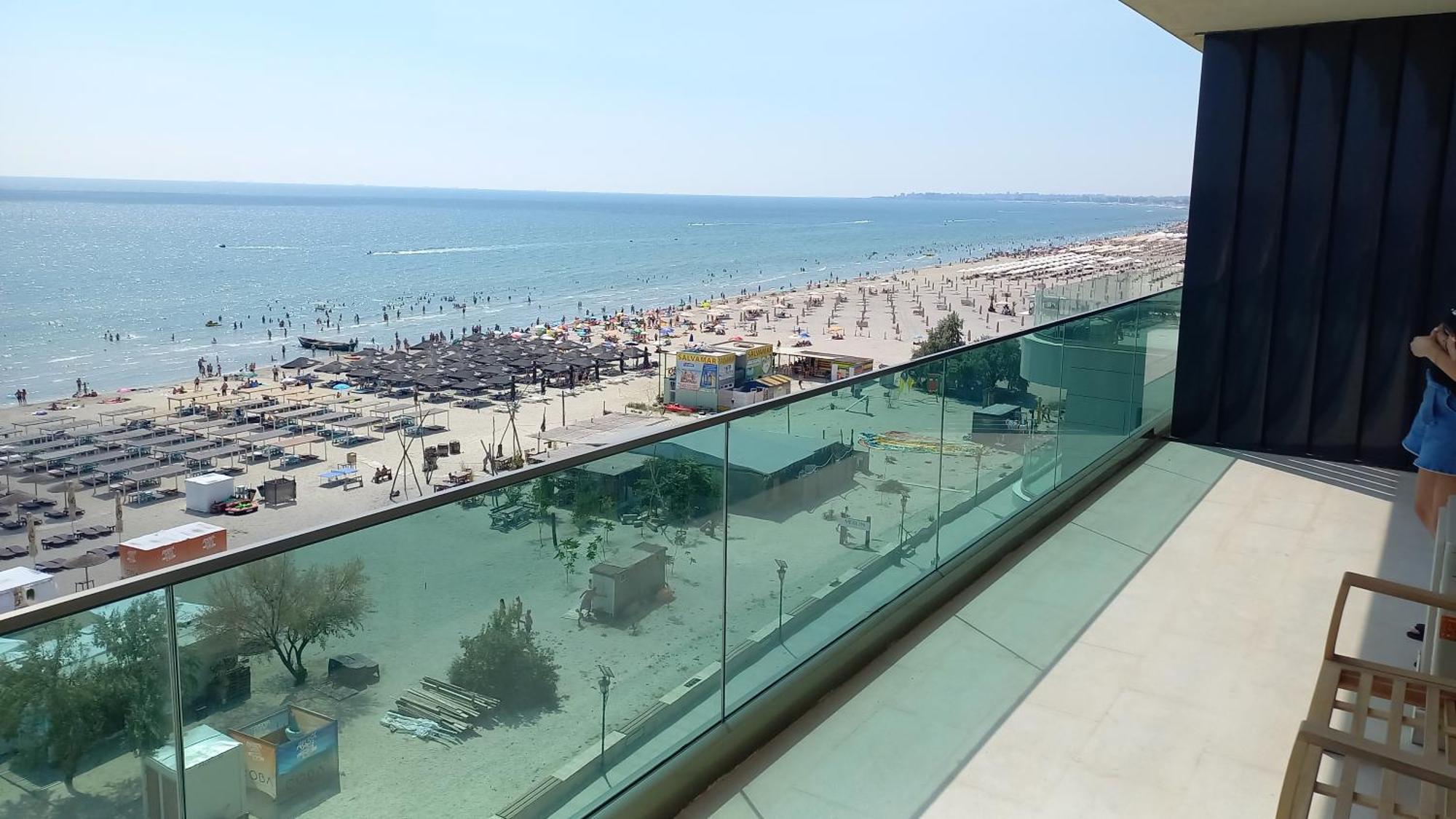 Luxury Promenada Apartment - Frontal Beachfront Mamaia Nord Năvodari Zewnętrze zdjęcie